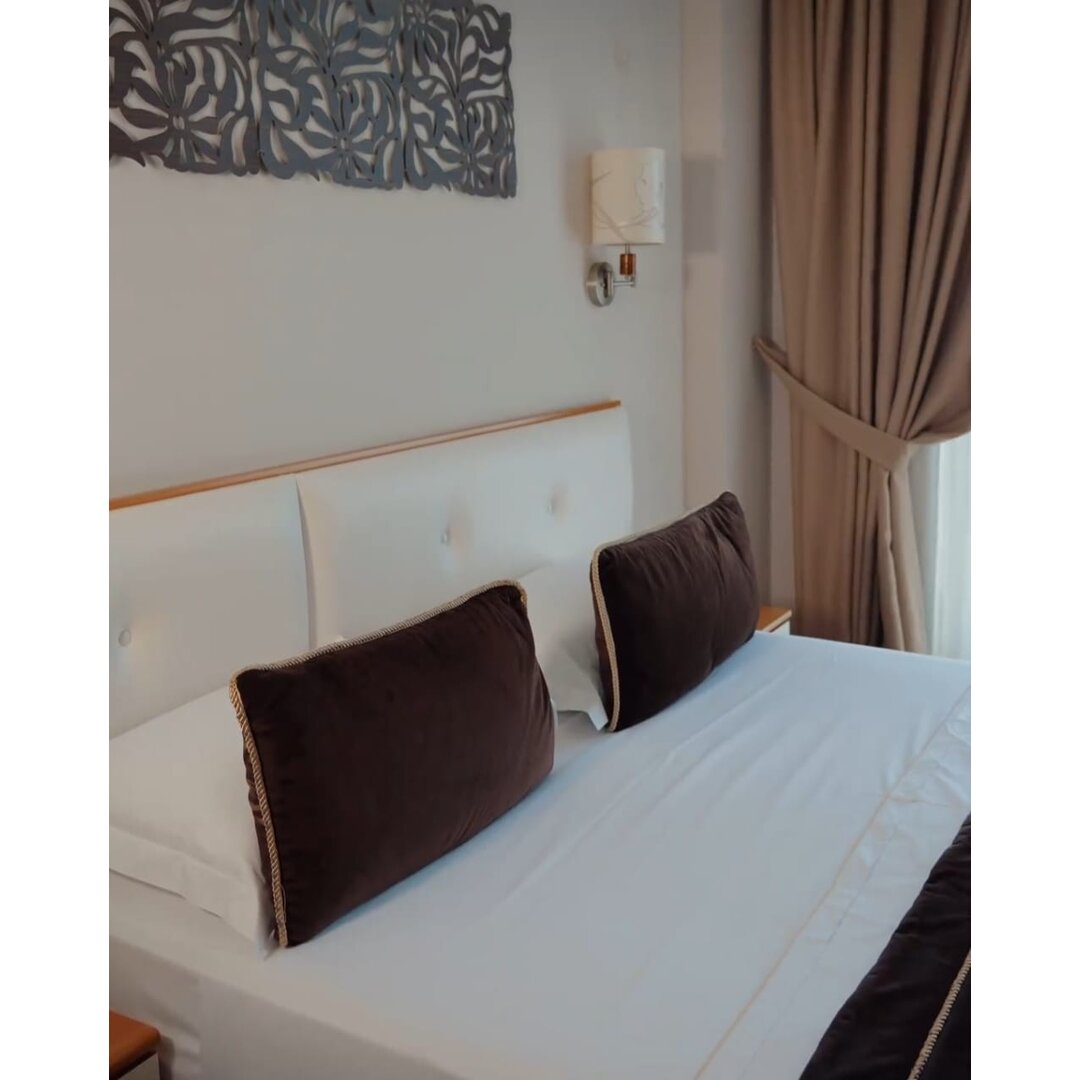 HOTEL ne DURRES (Vollga), kerkon: